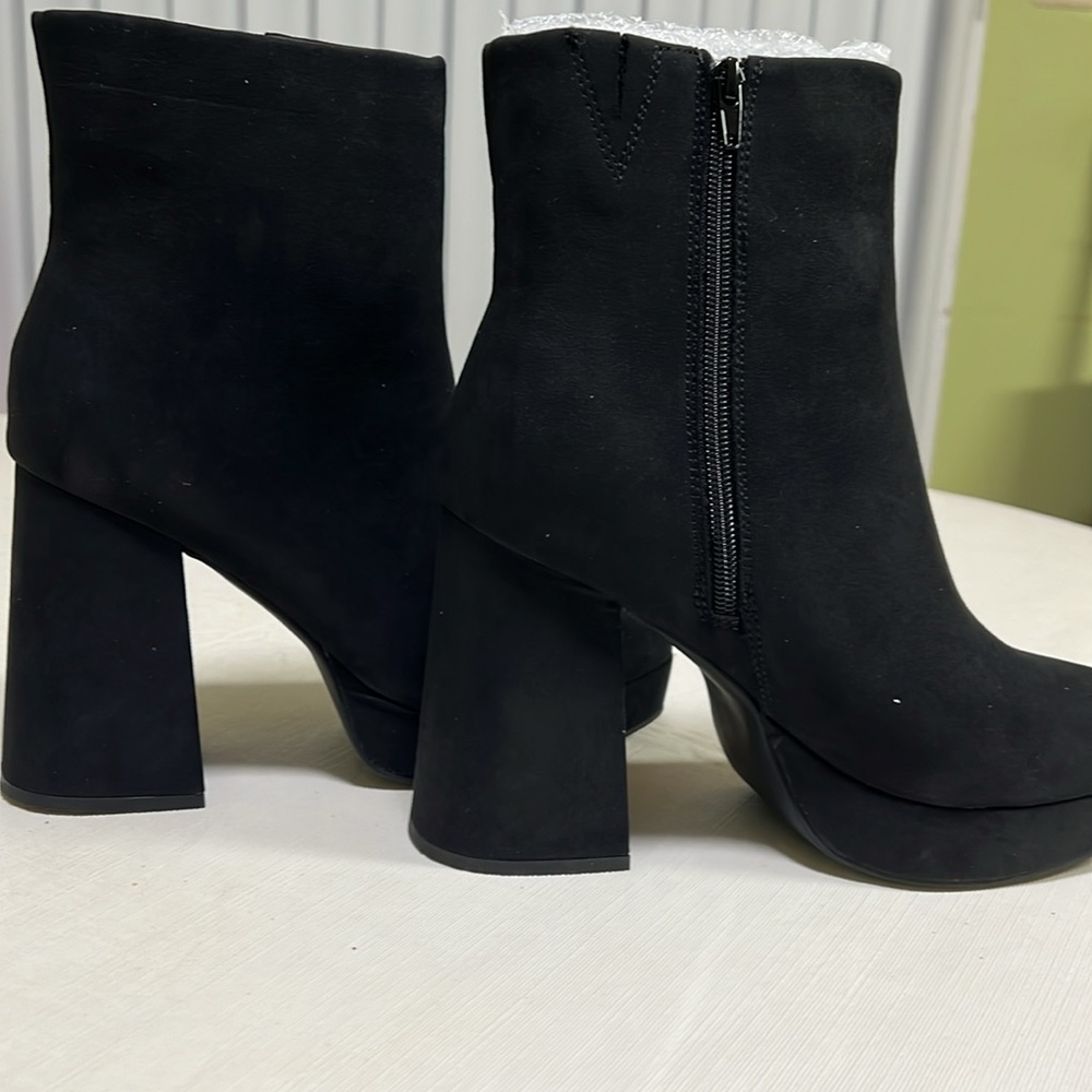 WILD PAIR
Coraa Platform Booties, Size 9M
